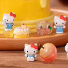 Фігурка Pop Top сюрприз Hello Kitty Яблучний воркшоп (24WH-007) - Image 4