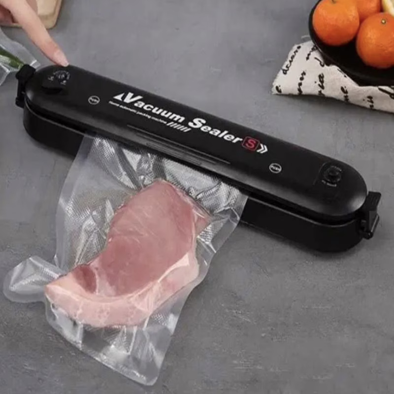 Машинка для вакуумування та запаювання пакетів ВАКУУМАТОР ECG Keep Freshness 8226, чорний / 8226